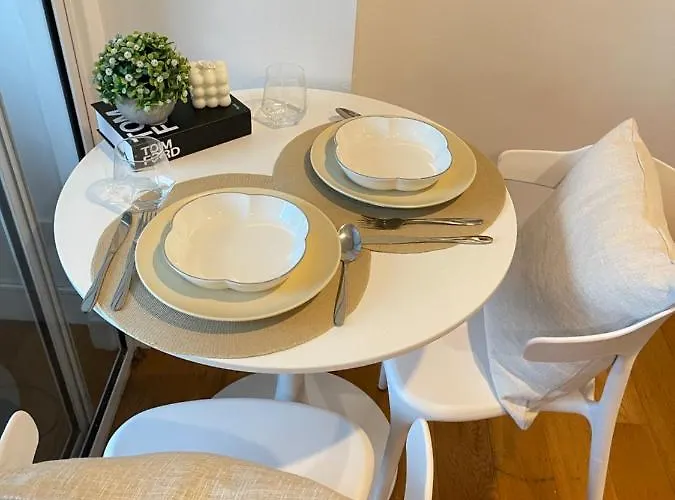The Serene Escape Rockwell Makati View 1br Apartment