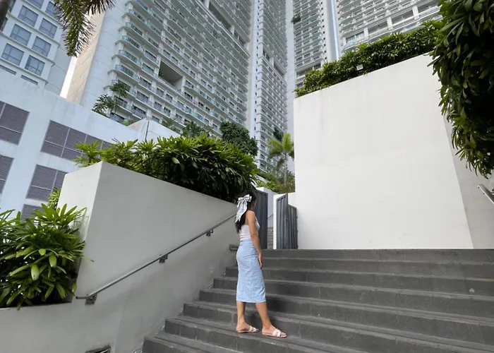The Serene Escape Rockwell Makati View 1br Apartment *